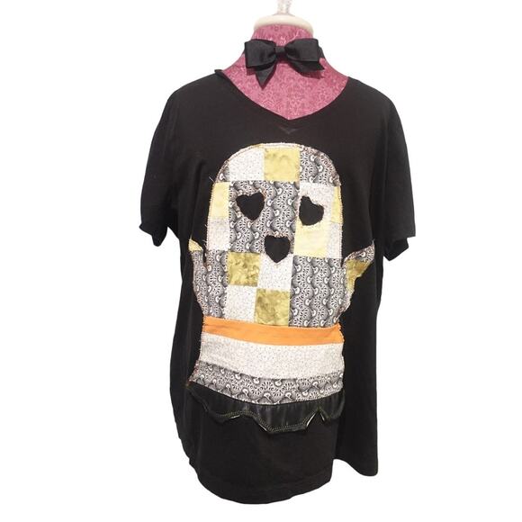 Heart Eyed Quilted Appliqued Ghost on a soft V neck T shirt XXL - Picture 1 of 6
